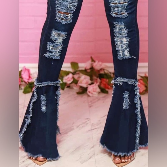 Precious Ripped Jeans 👖💙 - Picture 5 of 8